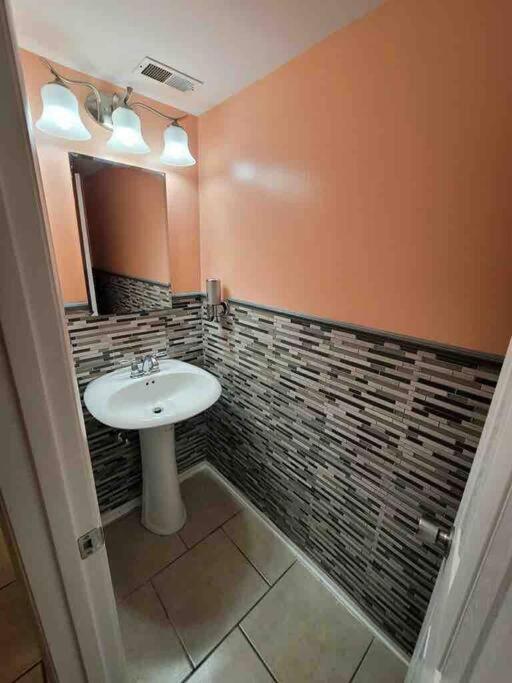 הילטון הד איילנד Elegant 2-Bedroom Pet-Friendly Villa W 2 Parking Spaces מראה חיצוני תמונה