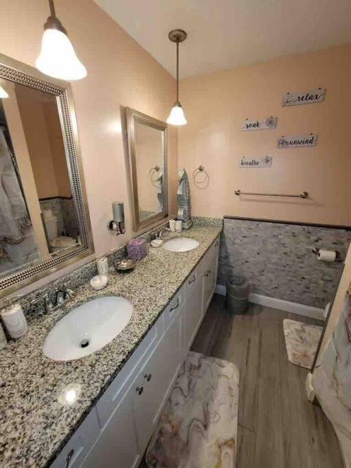 הילטון הד איילנד Elegant 2-Bedroom Pet-Friendly Villa W 2 Parking Spaces מראה חיצוני תמונה
