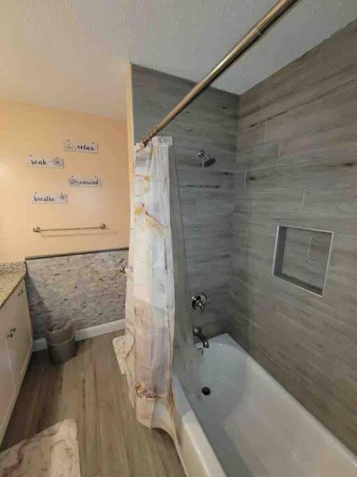 הילטון הד איילנד Elegant 2-Bedroom Pet-Friendly Villa W 2 Parking Spaces מראה חיצוני תמונה