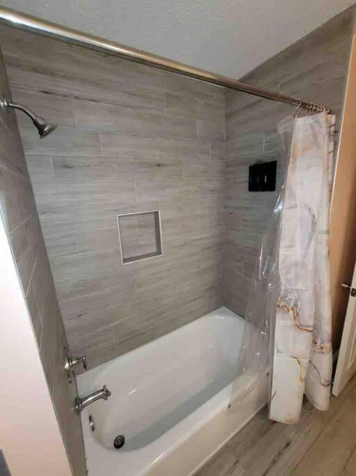 הילטון הד איילנד Elegant 2-Bedroom Pet-Friendly Villa W 2 Parking Spaces מראה חיצוני תמונה